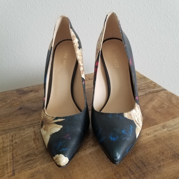 Beautiful Floral Print Heels - Picture 4 of 5